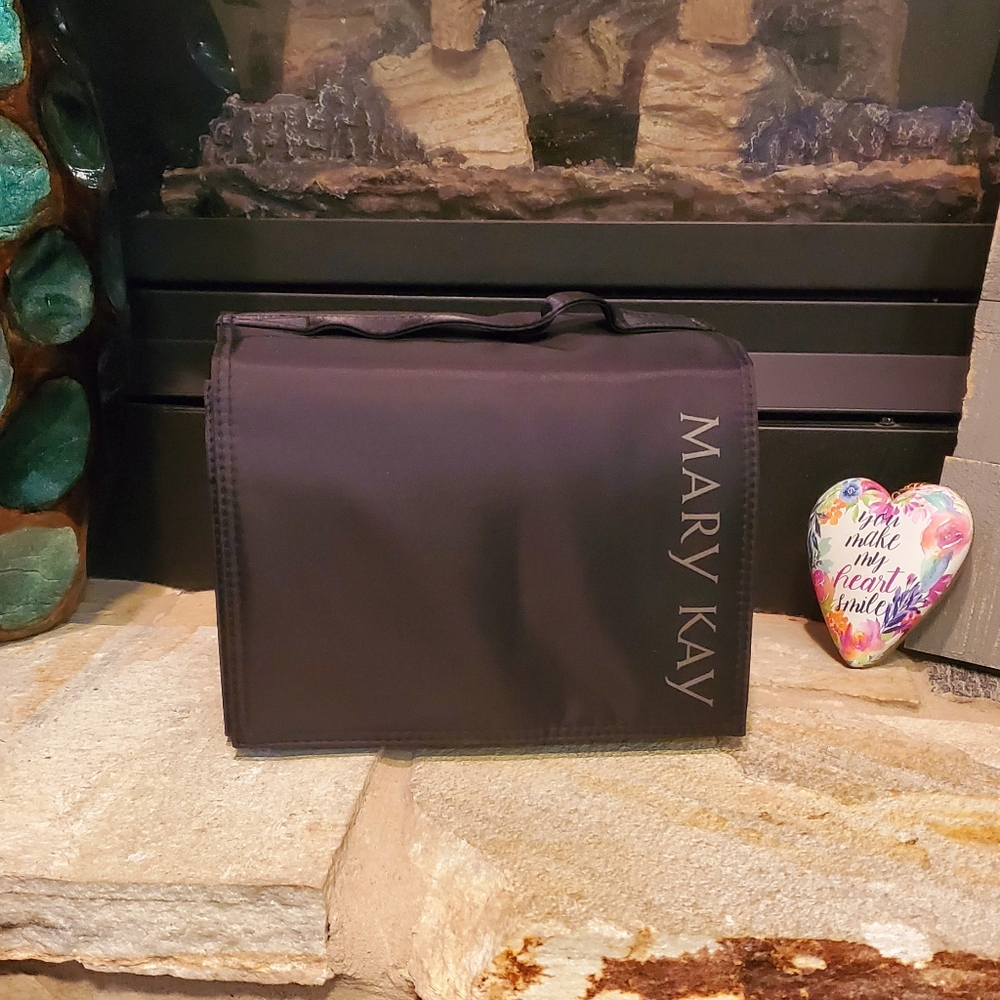 *NEW* Mary Kay Travel Roll-Up Bag